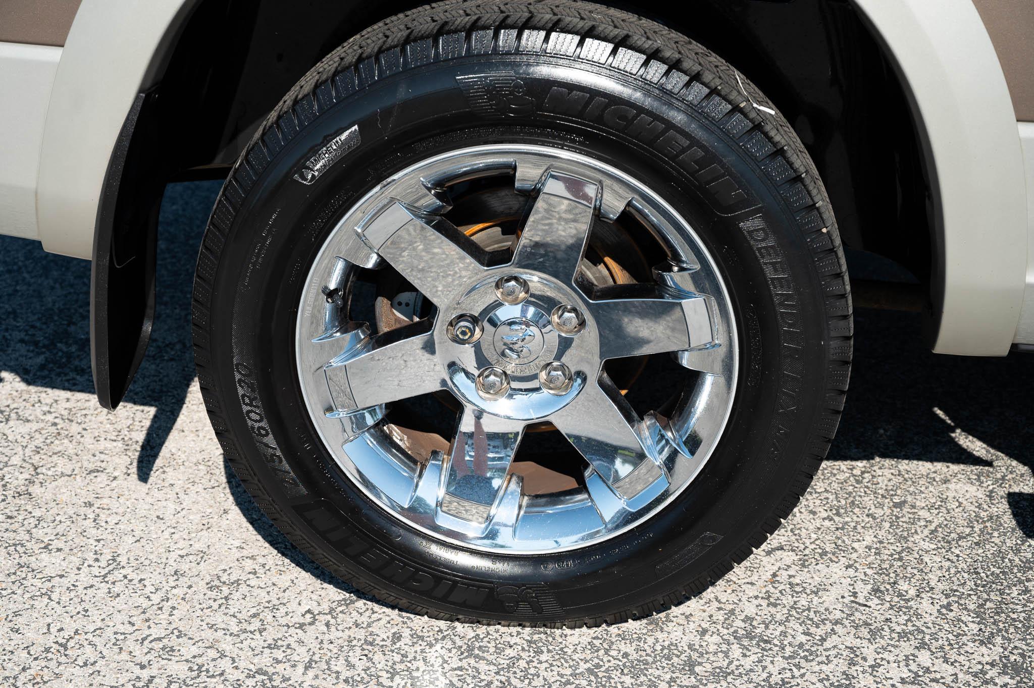 RAM 1500 4WD Crew Cab 149" Laramie 2010