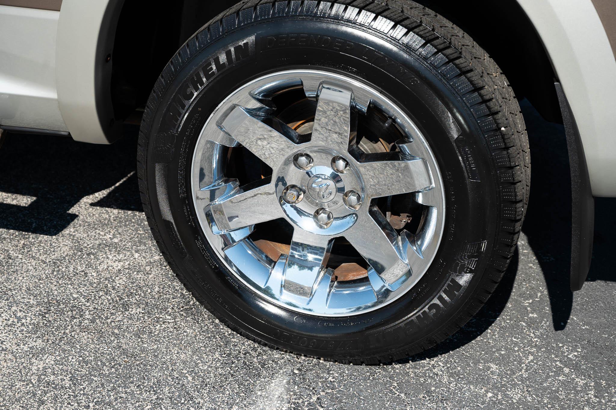 RAM 1500 4WD Crew Cab 149" Laramie 2010