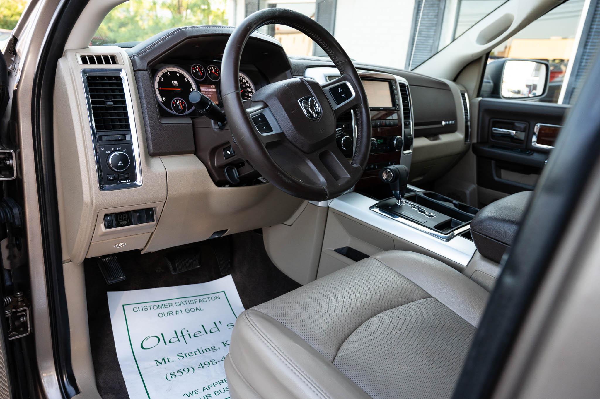 RAM 1500 4WD Crew Cab 149" Laramie 2010