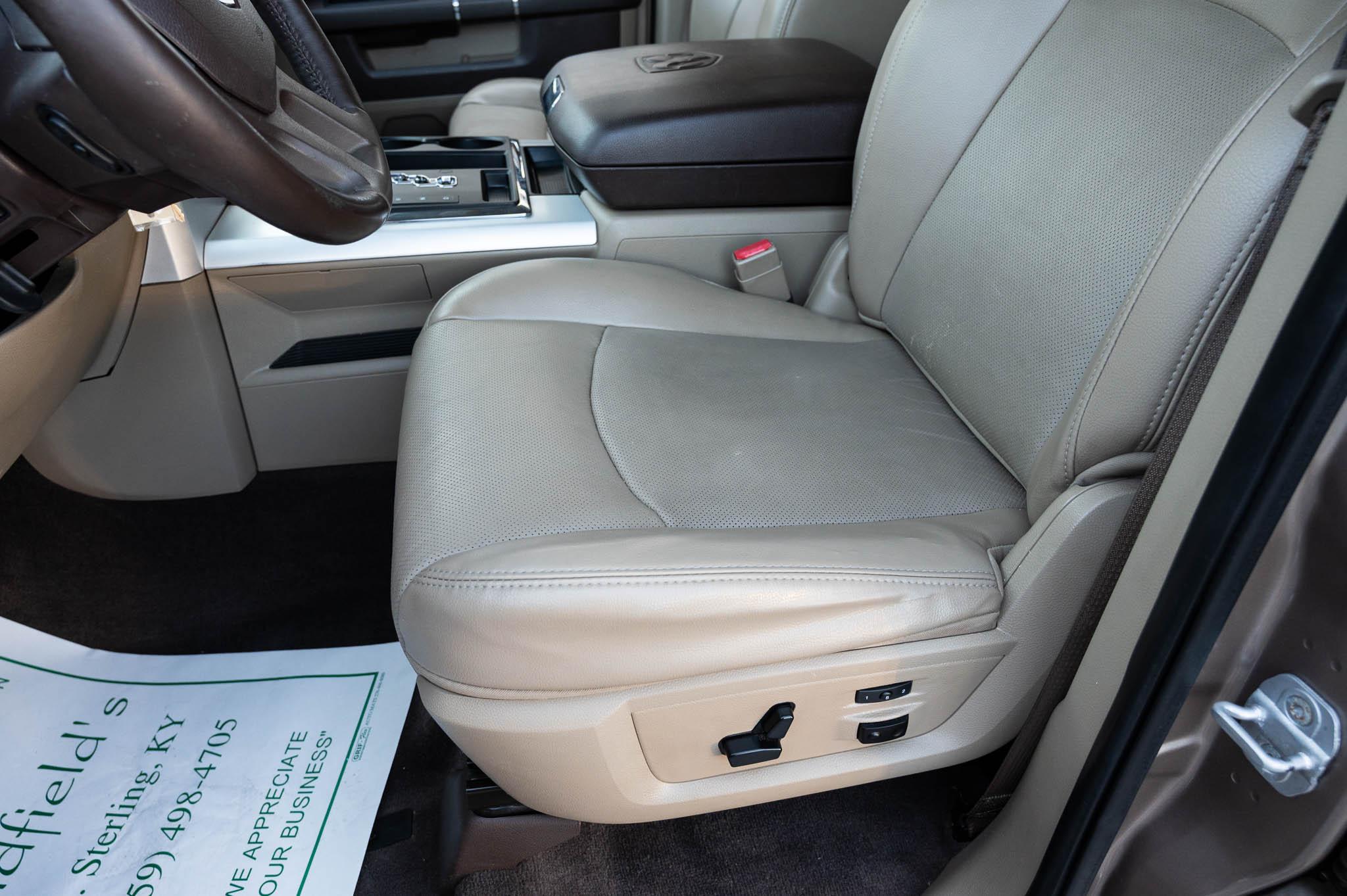 RAM 1500 4WD Crew Cab 149" Laramie 2010