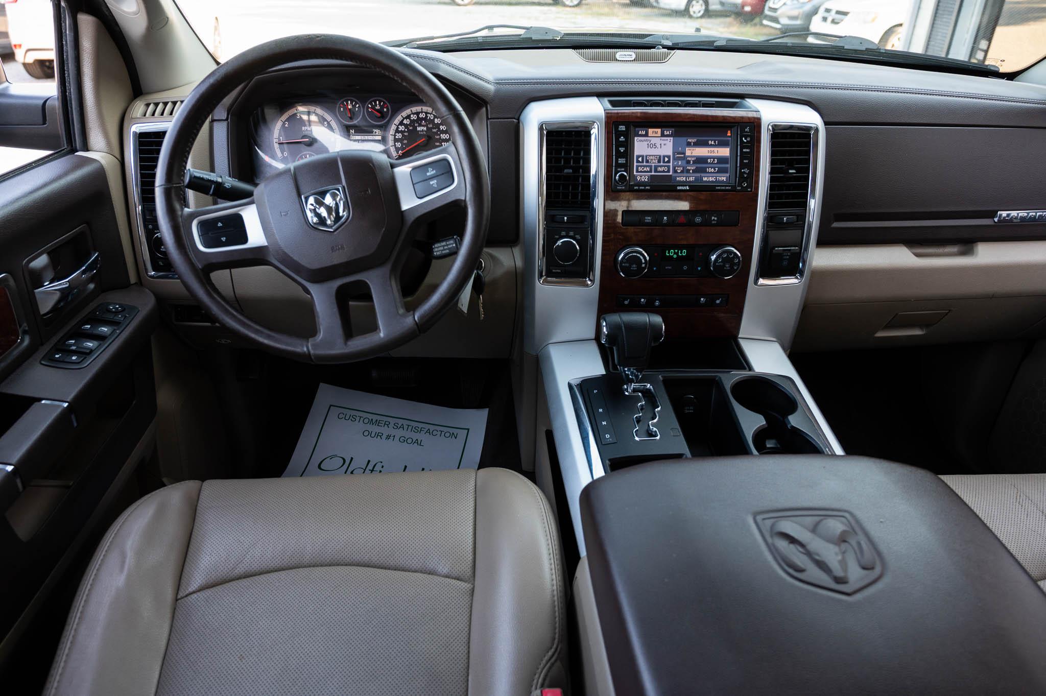 RAM 1500 4WD Crew Cab 149" Laramie 2010