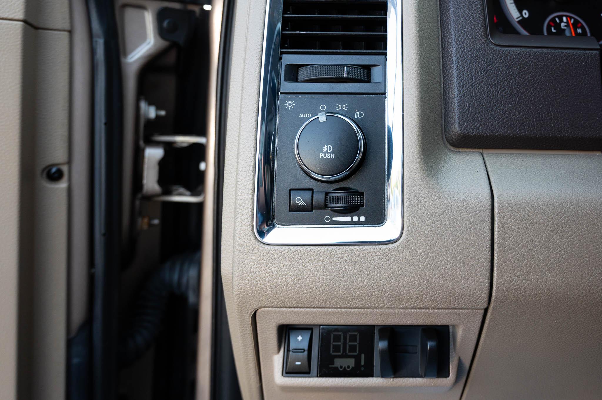 RAM 1500 4WD Crew Cab 149" Laramie 2010