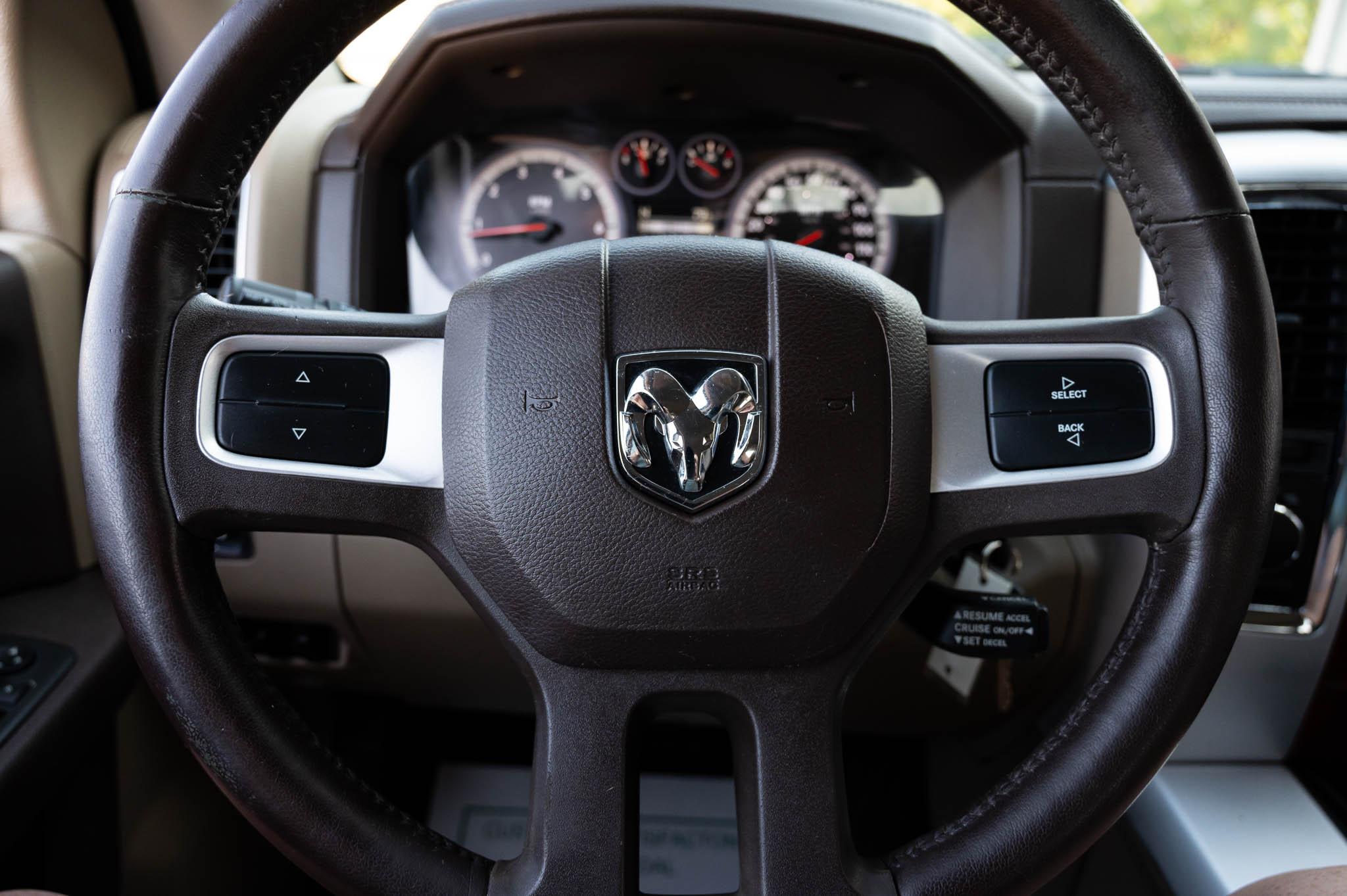RAM 1500 4WD Crew Cab 149" Laramie 2010
