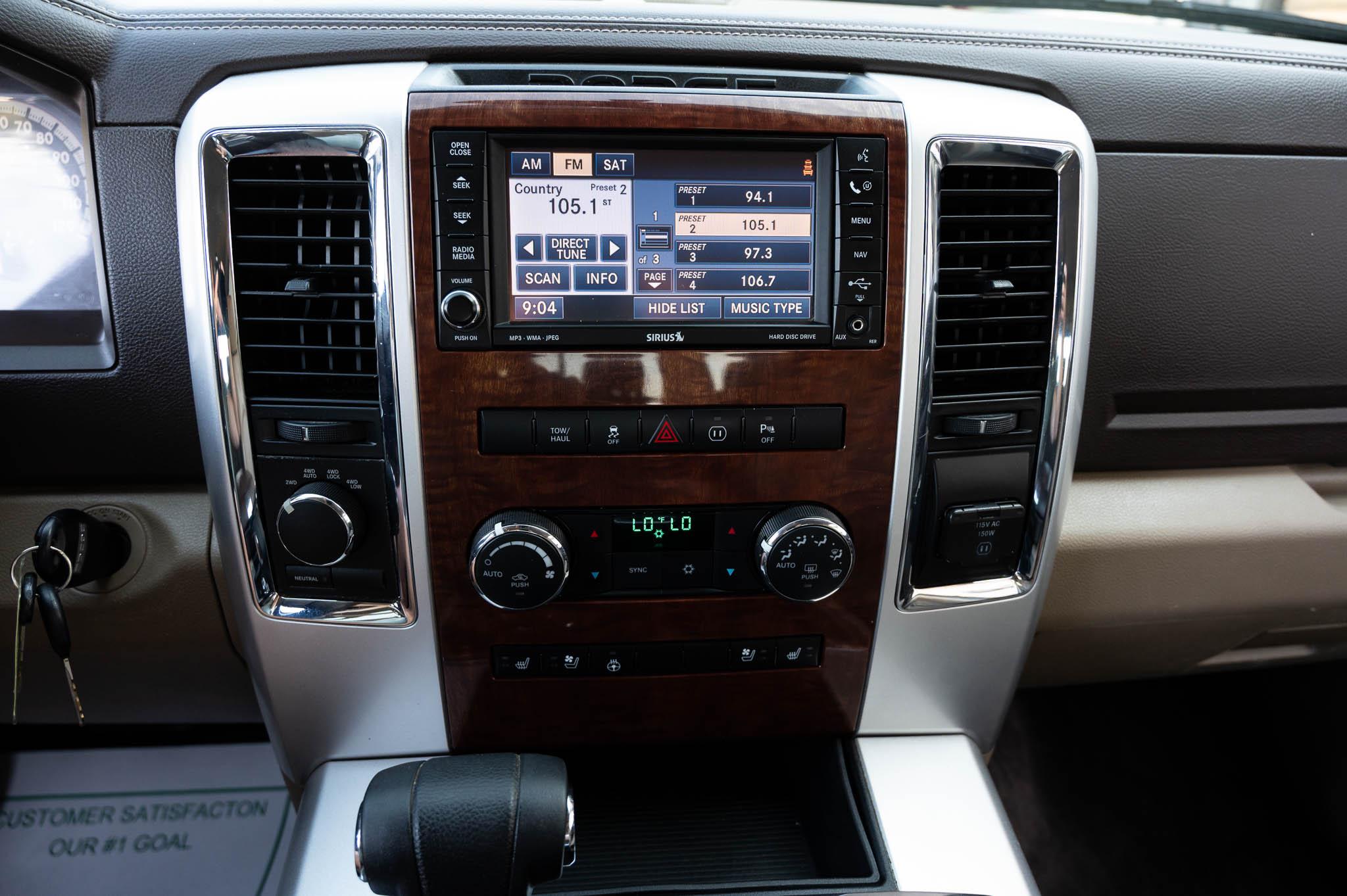 RAM 1500 4WD Crew Cab 149" Laramie 2010
