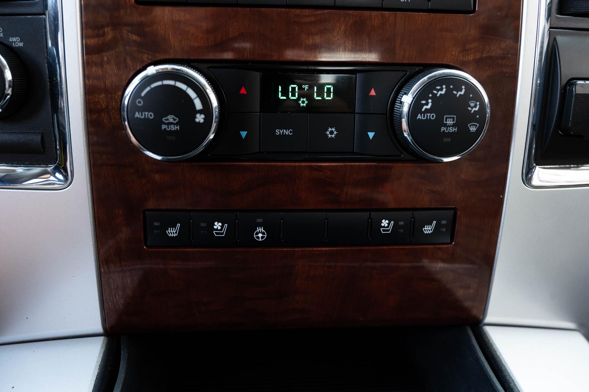RAM 1500 4WD Crew Cab 149" Laramie 2010