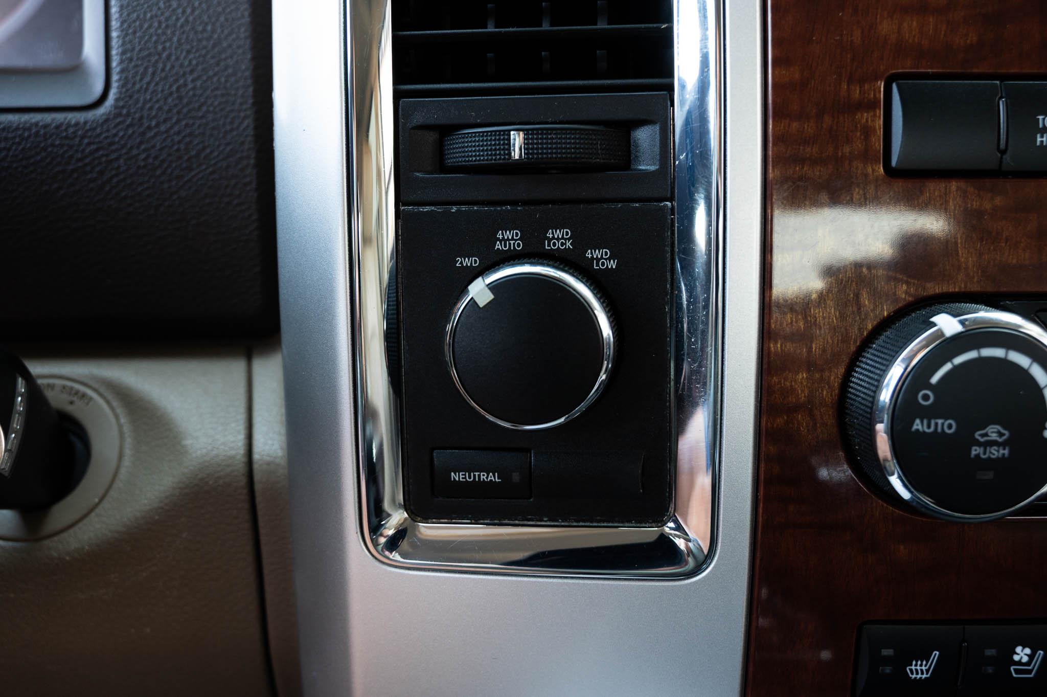 RAM 1500 4WD Crew Cab 149" Laramie 2010