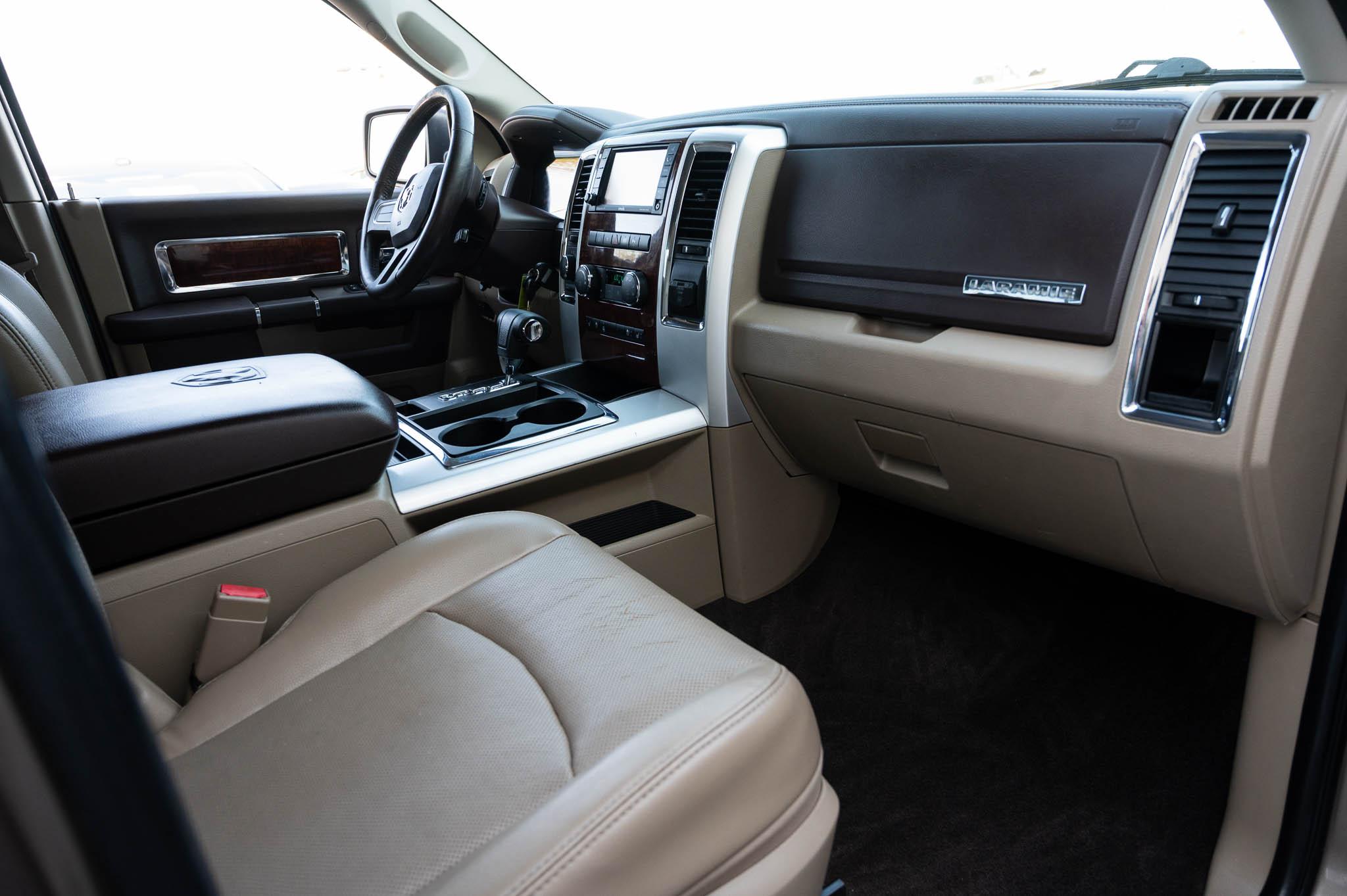 RAM 1500 4WD Crew Cab 149" Laramie 2010