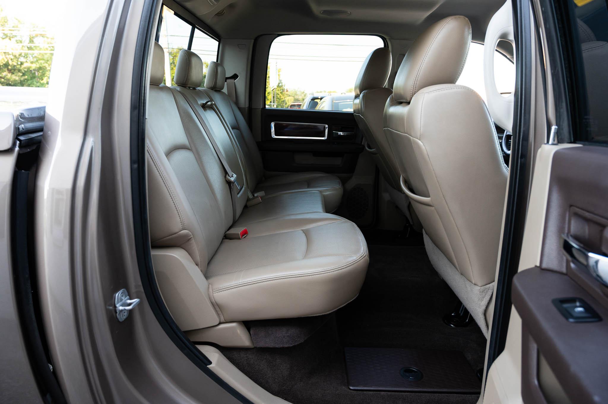 RAM 1500 4WD Crew Cab 149" Laramie 2010