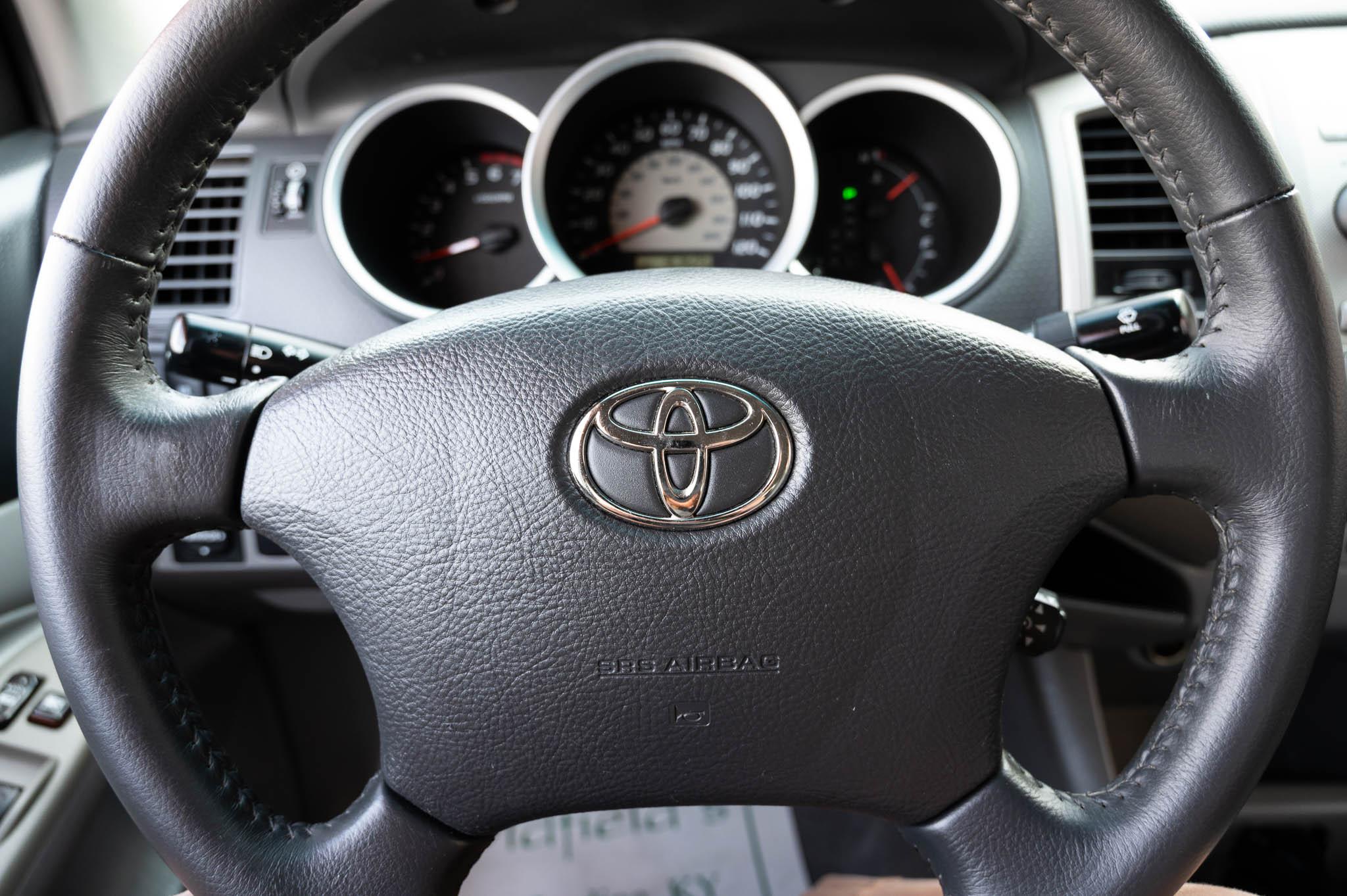 Toyota Tacoma PreRunner Double Cab V6 Automatic 2WD 2005
