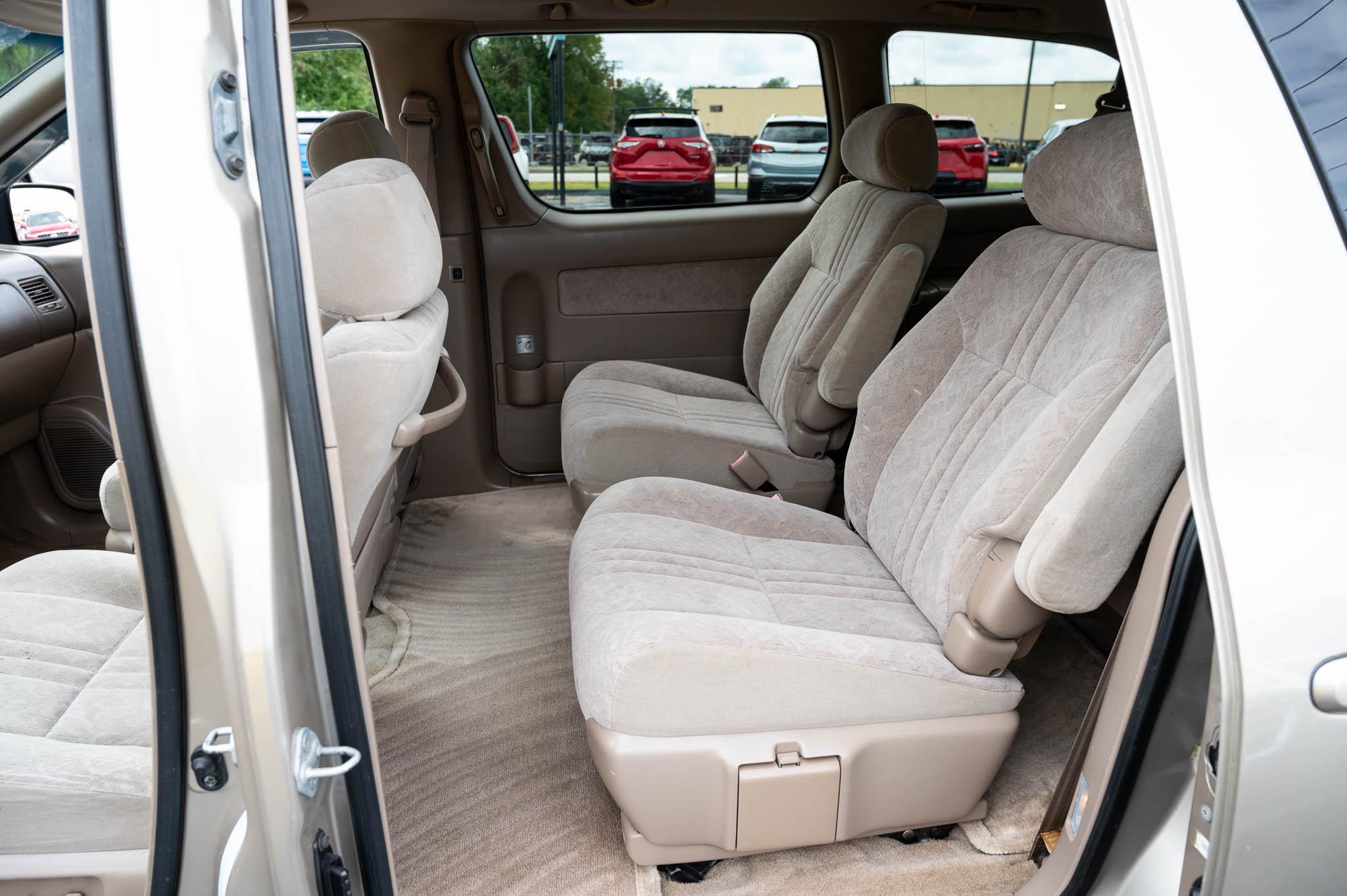 Toyota Sienna LE 4-Door 2000
