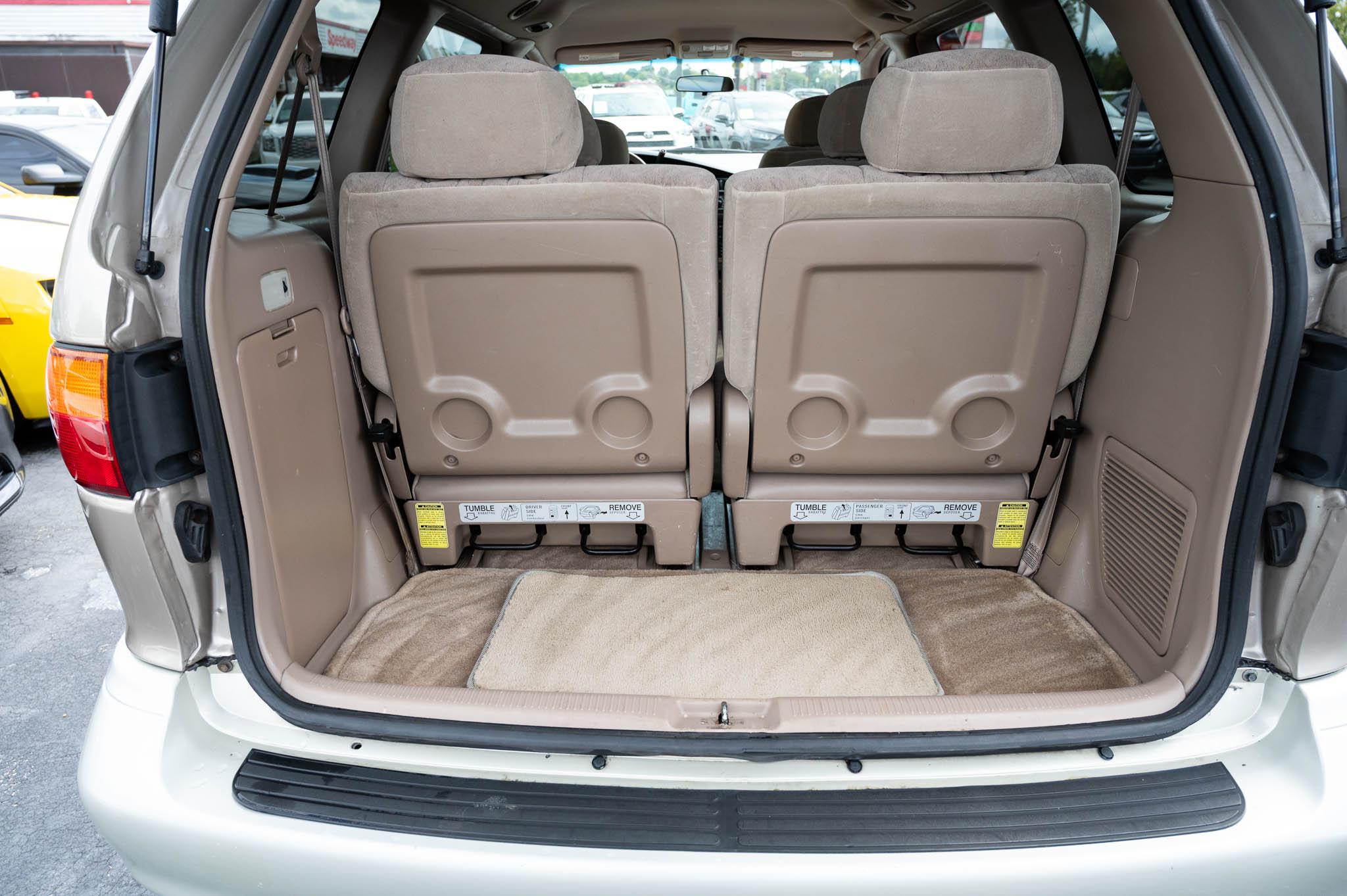 Toyota Sienna LE 4-Door 2000