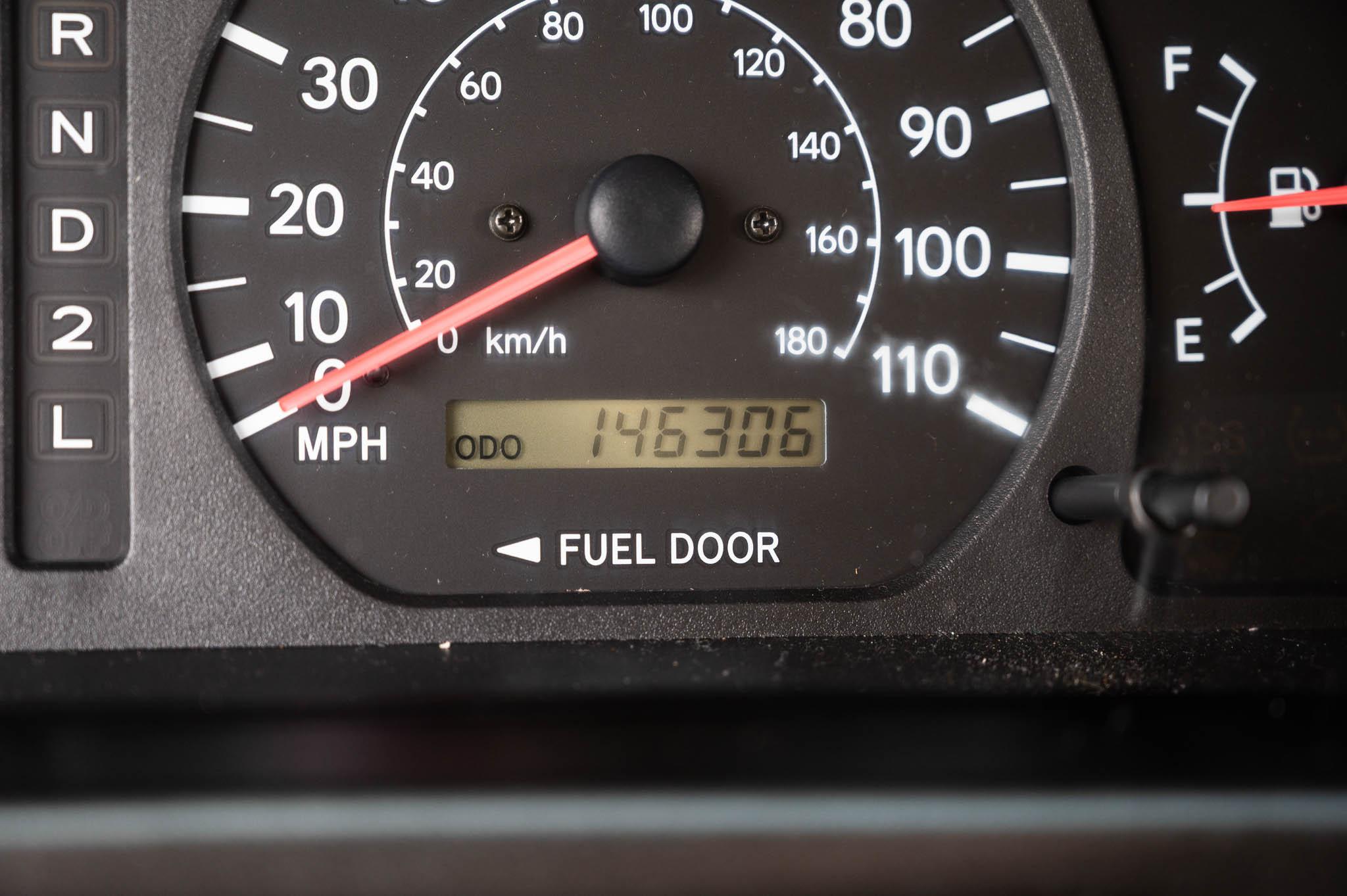 Toyota Sienna LE 4-Door 2000