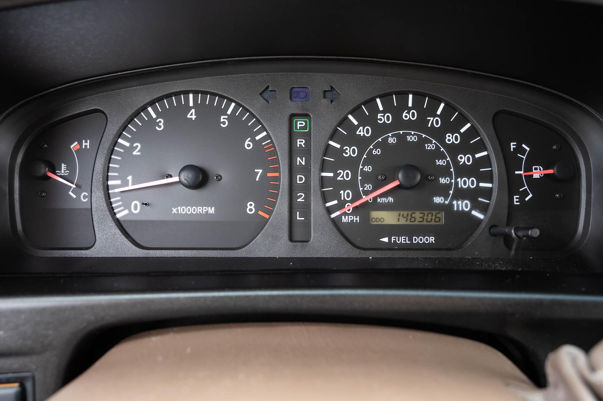 Toyota Sienna LE 4-Door 2000