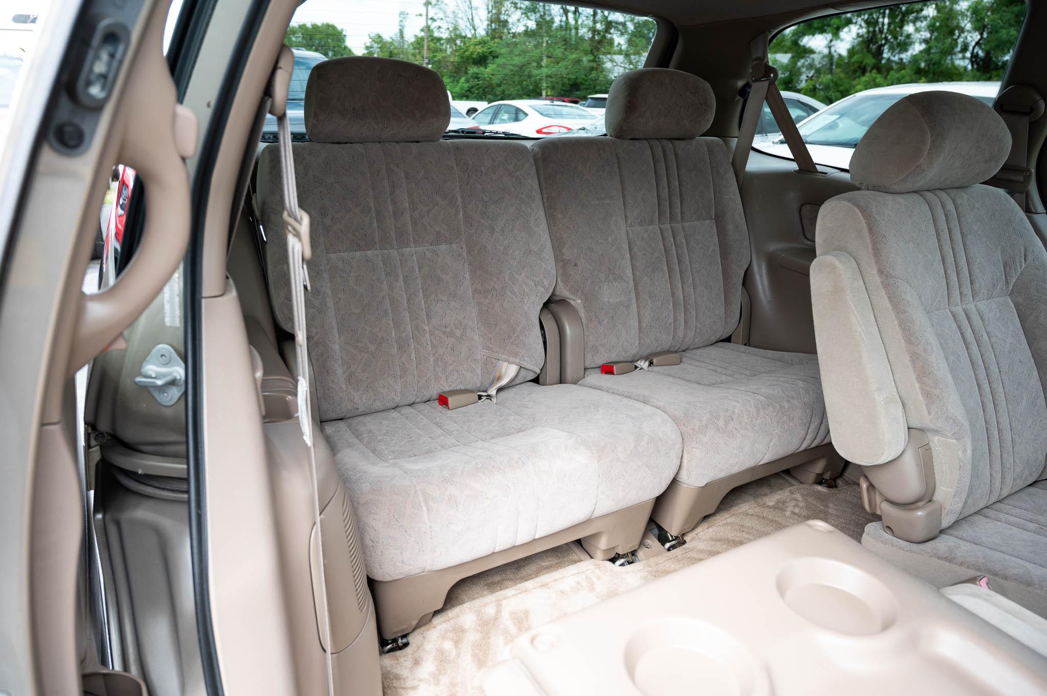Toyota Sienna LE 4-Door 2000