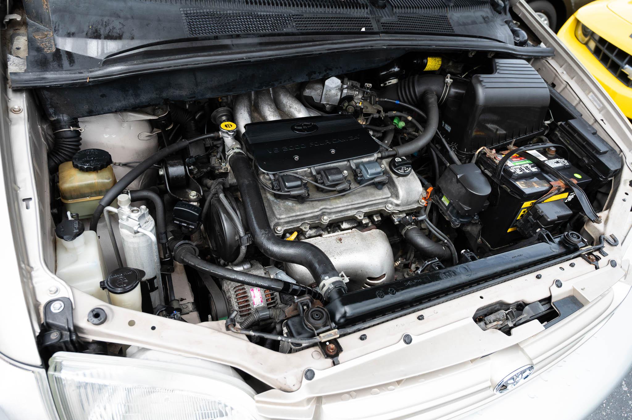 Toyota Sienna LE 4-Door 2000