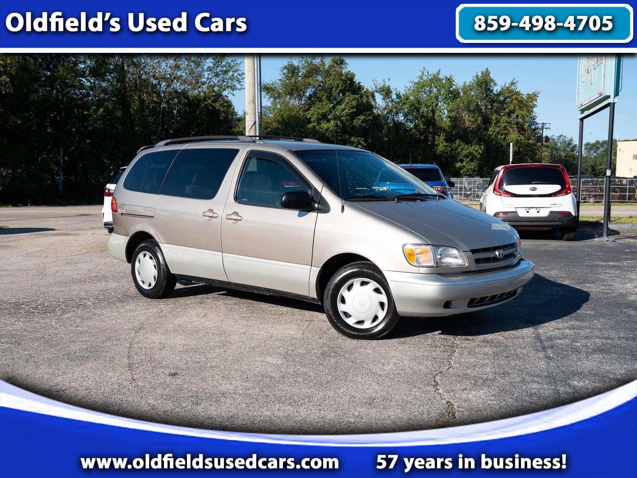 2000 Toyota Sienna LE 4-Door