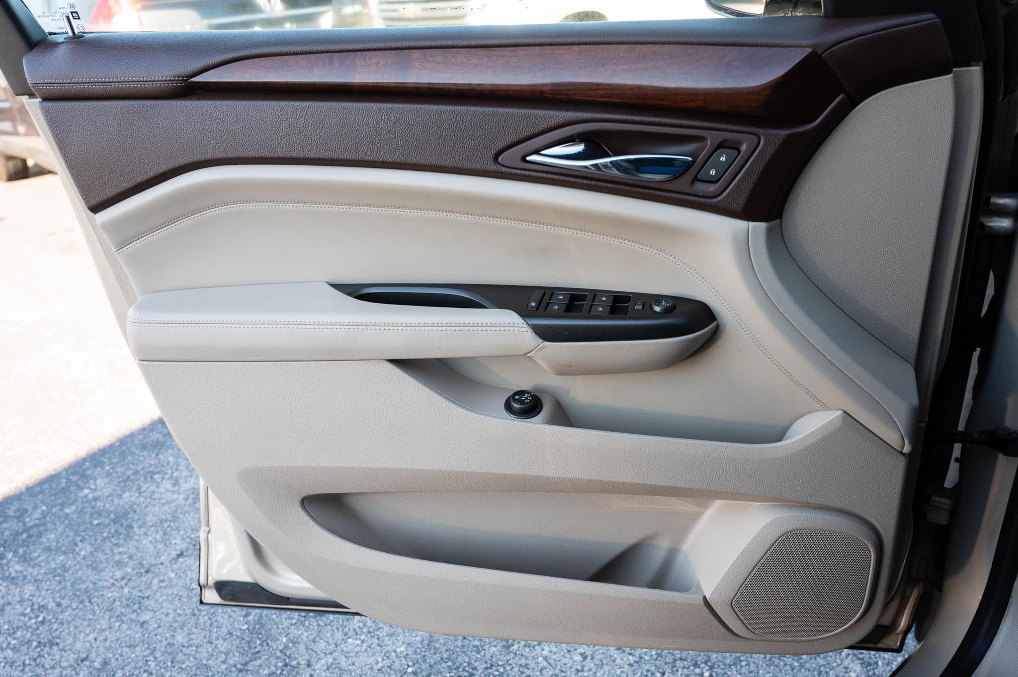Cadillac SRX Luxury 2012