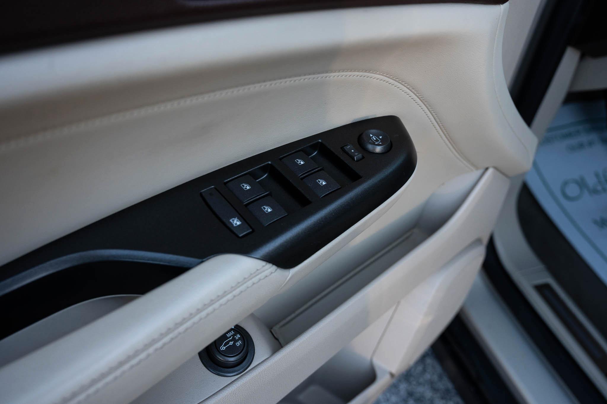 Cadillac SRX Luxury 2012