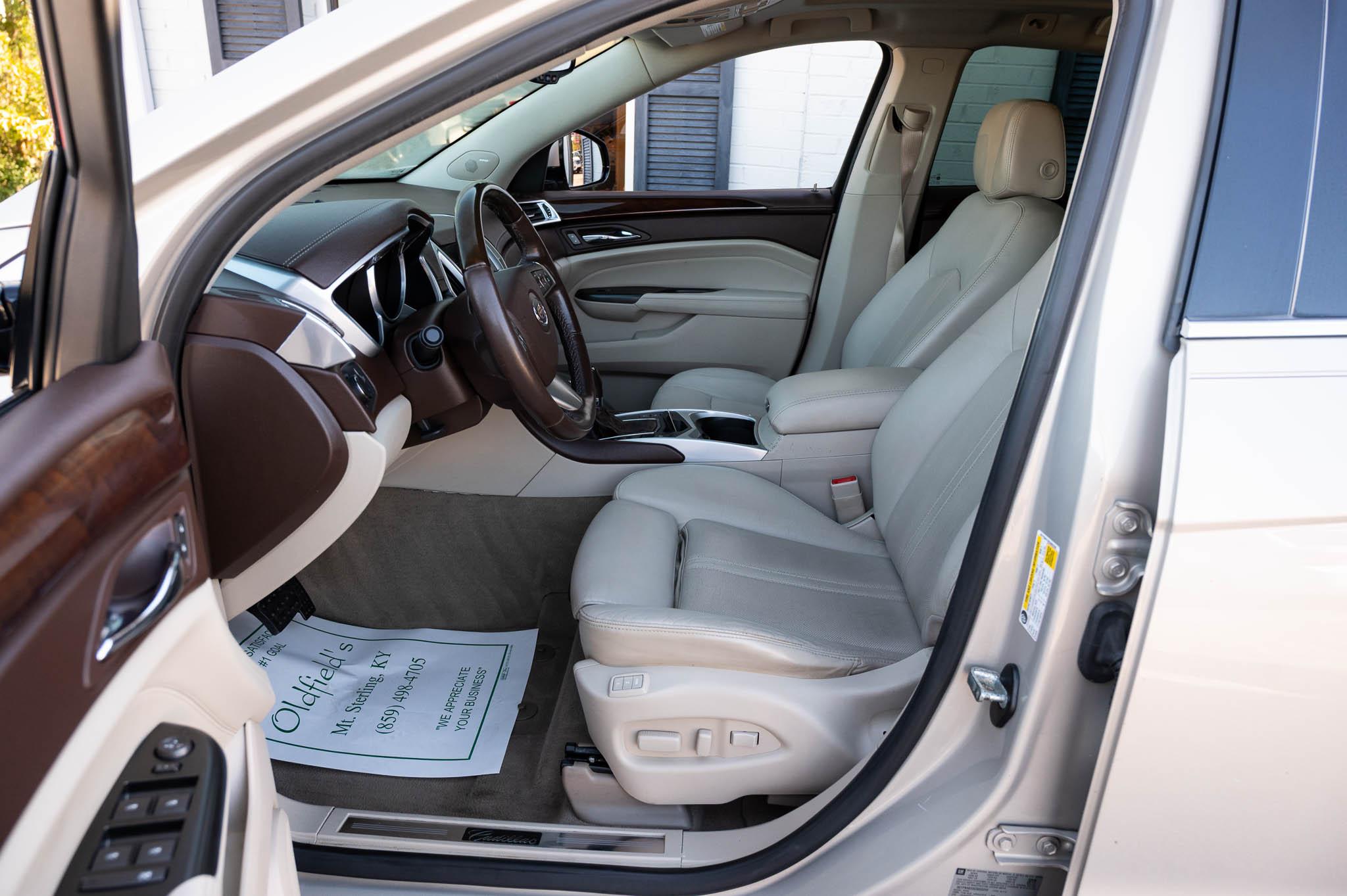 Cadillac SRX Luxury 2012