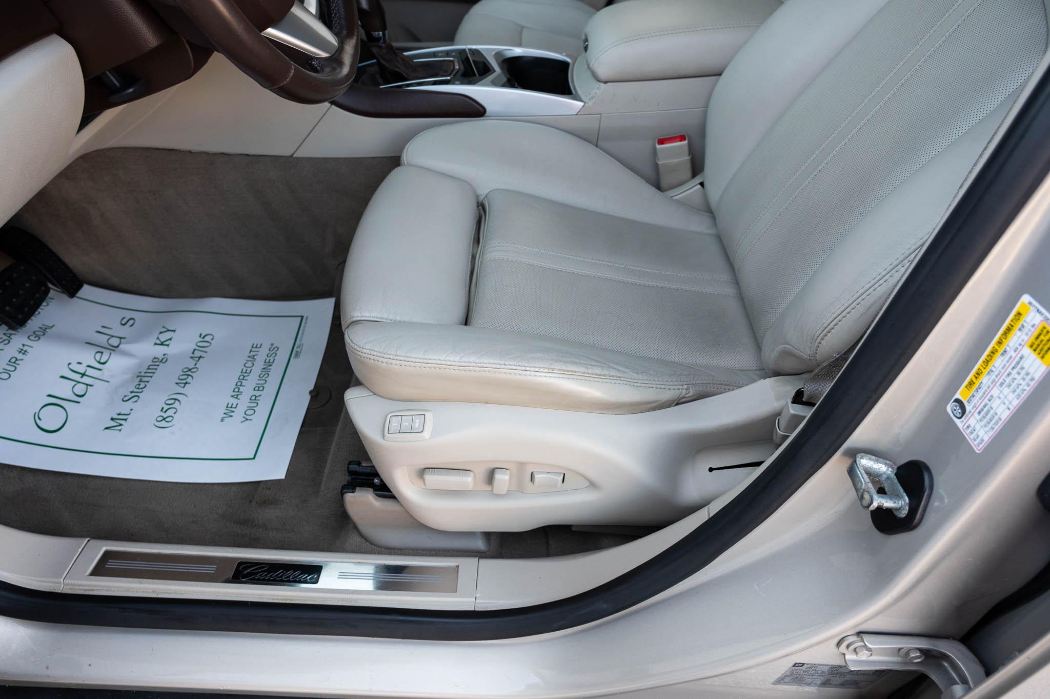 Cadillac SRX Luxury 2012
