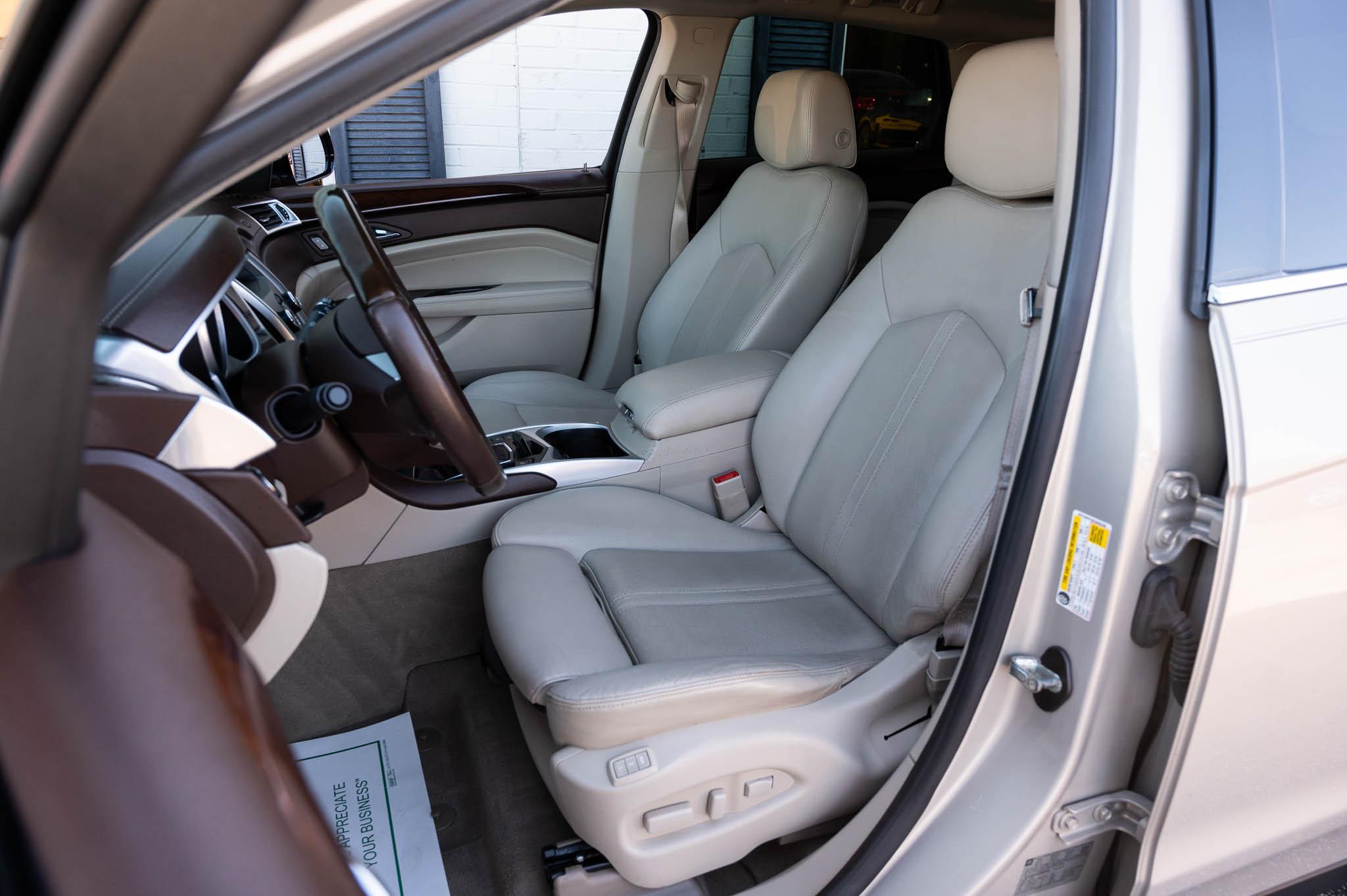Cadillac SRX Luxury 2012