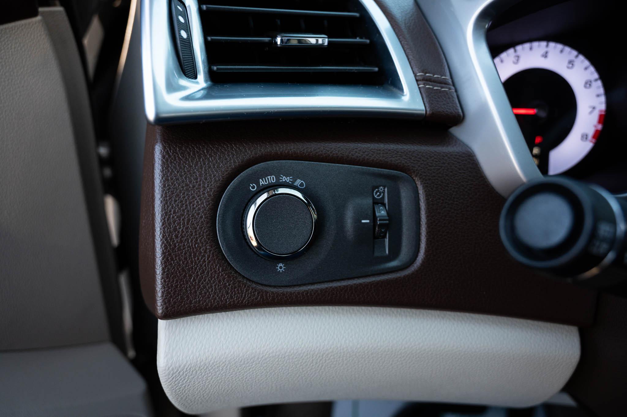 Cadillac SRX Luxury 2012