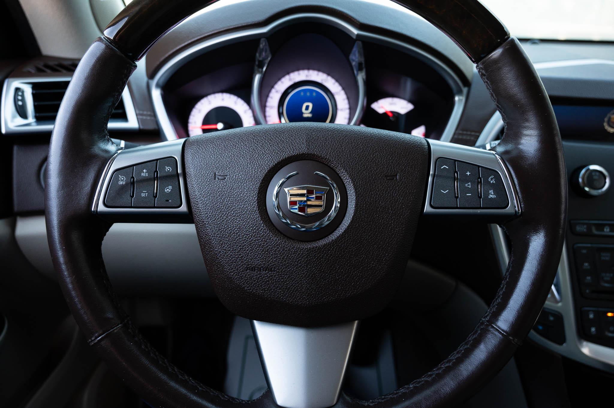 Cadillac SRX Luxury 2012