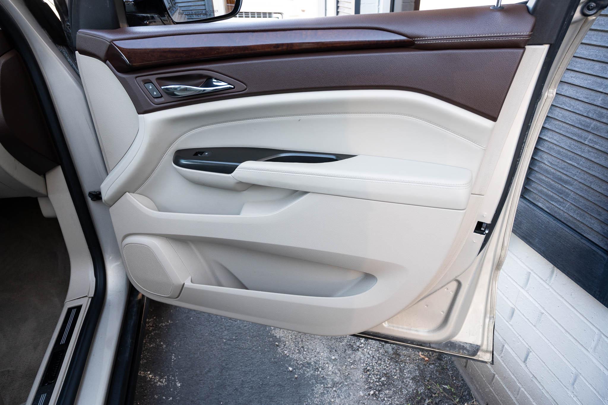 Cadillac SRX Luxury 2012