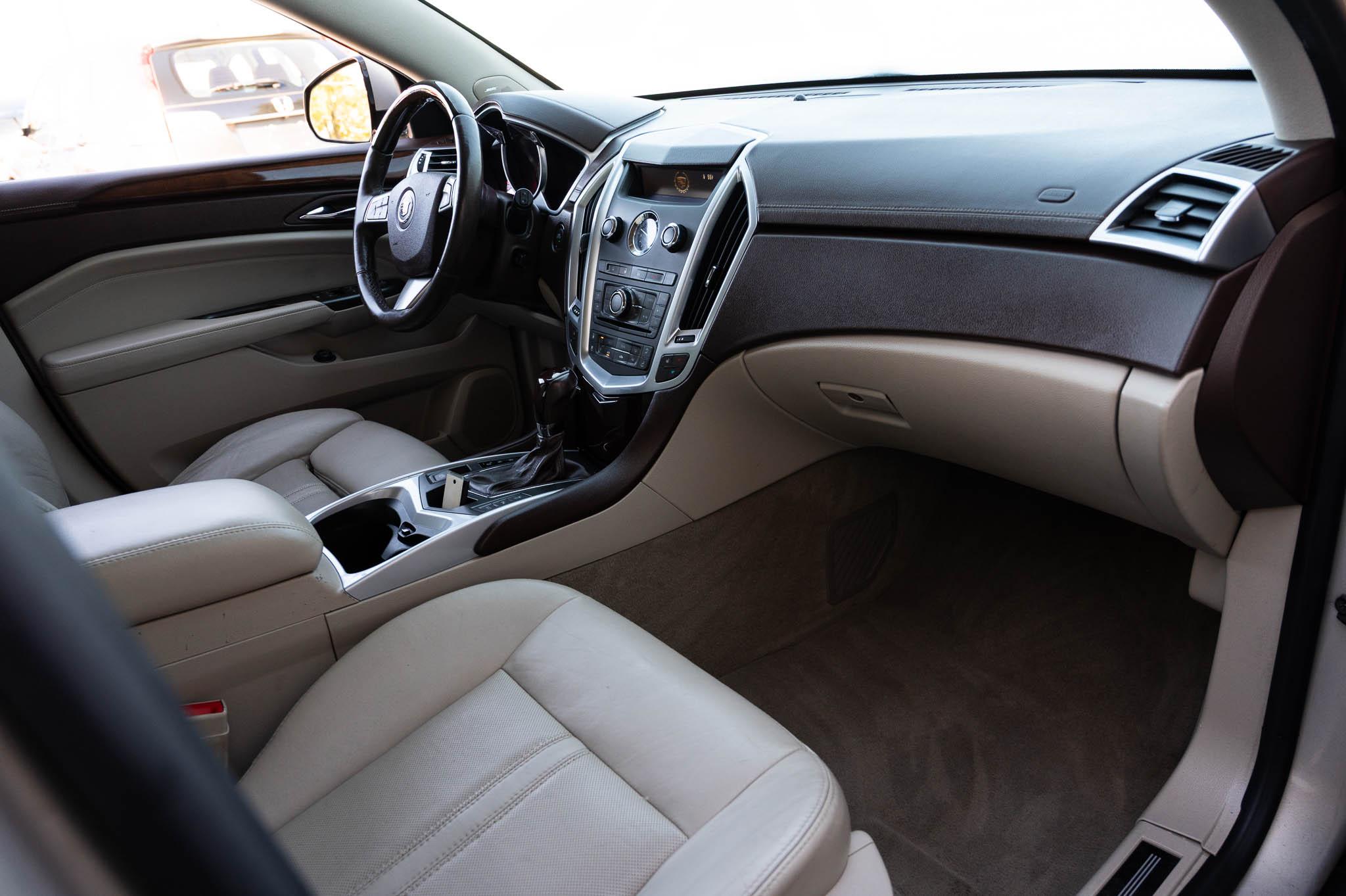 Cadillac SRX Luxury 2012