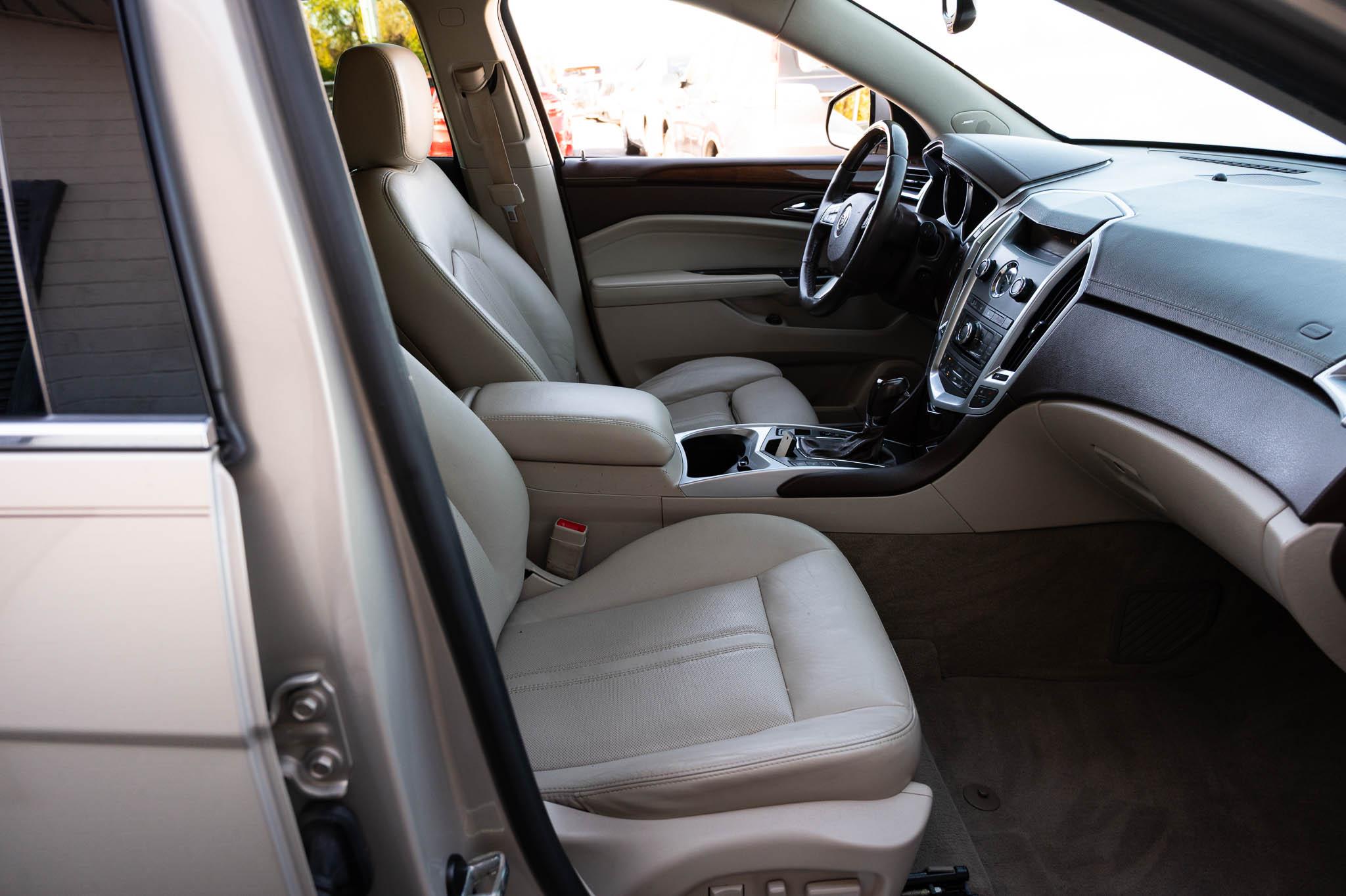 Cadillac SRX Luxury 2012