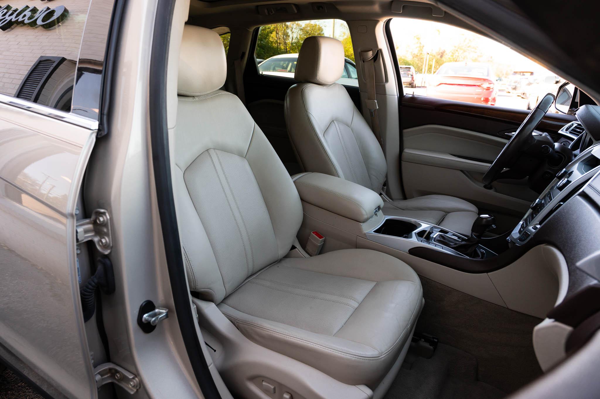 Cadillac SRX Luxury 2012