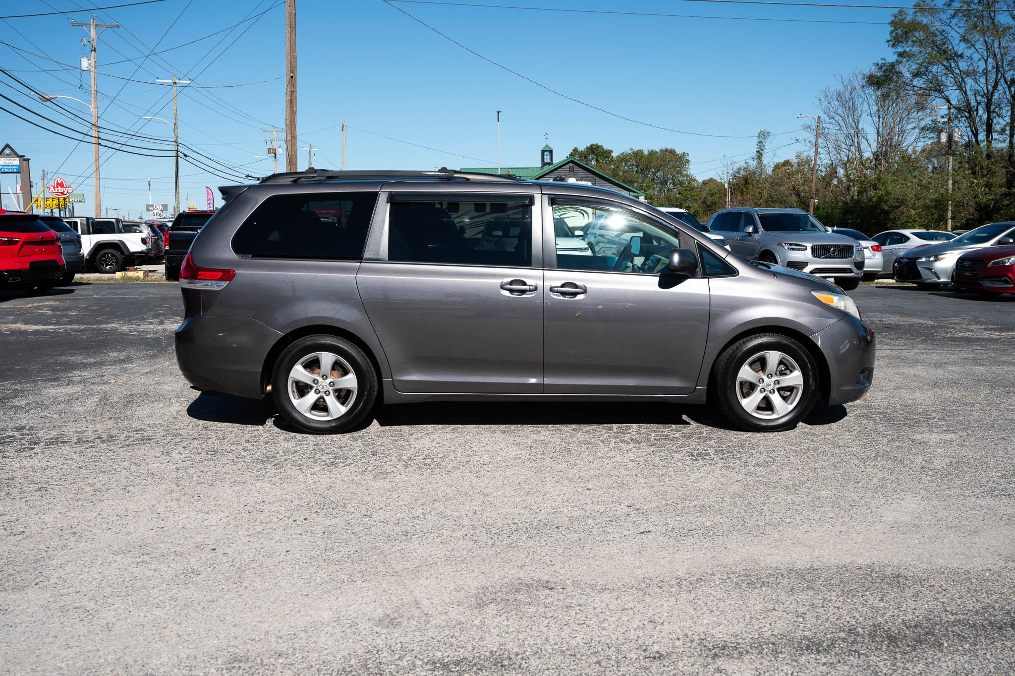 Toyota Sienna LE FWD 8-Passenger V6 2013