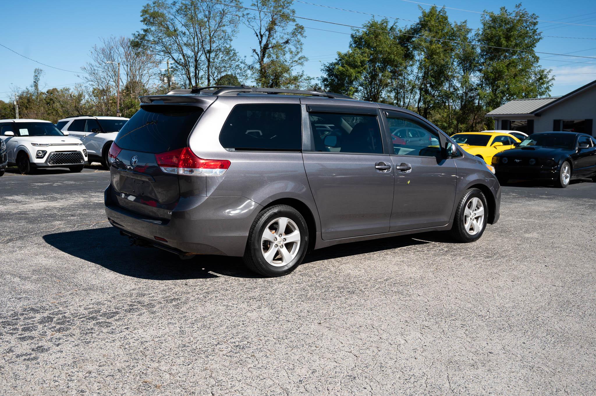 Toyota Sienna LE FWD 8-Passenger V6 2013