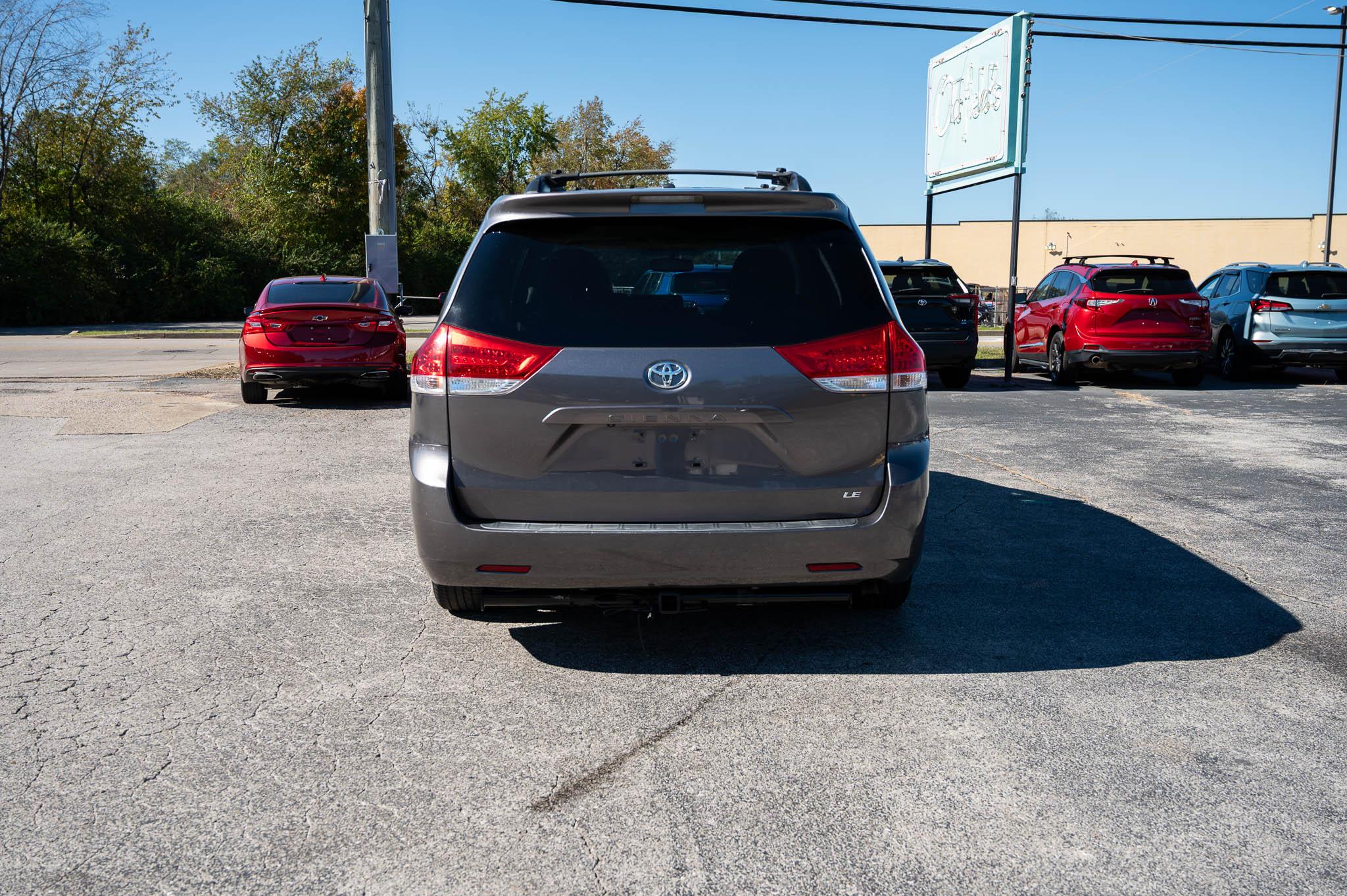 Toyota Sienna LE FWD 8-Passenger V6 2013