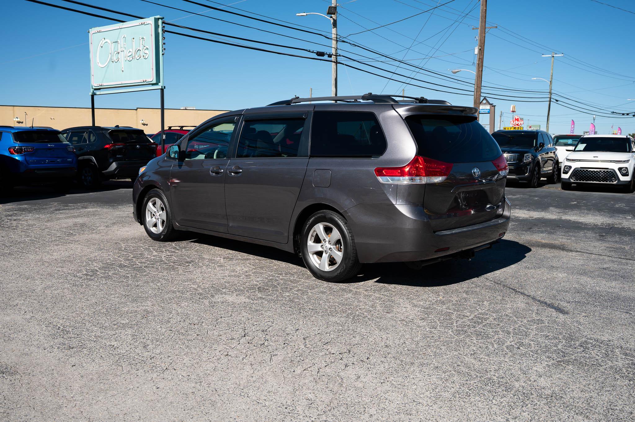 Toyota Sienna LE FWD 8-Passenger V6 2013