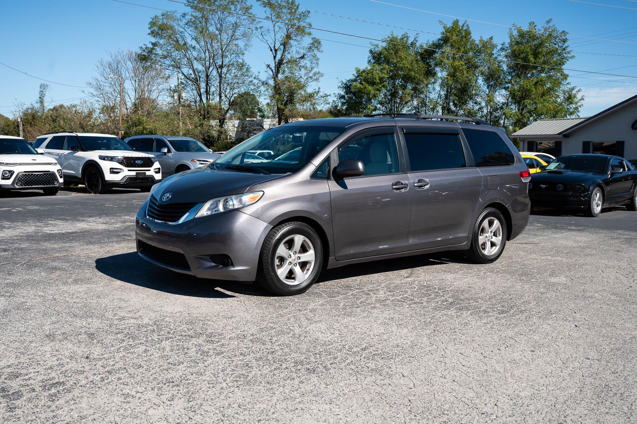 Toyota Sienna LE FWD 8-Passenger V6 2013