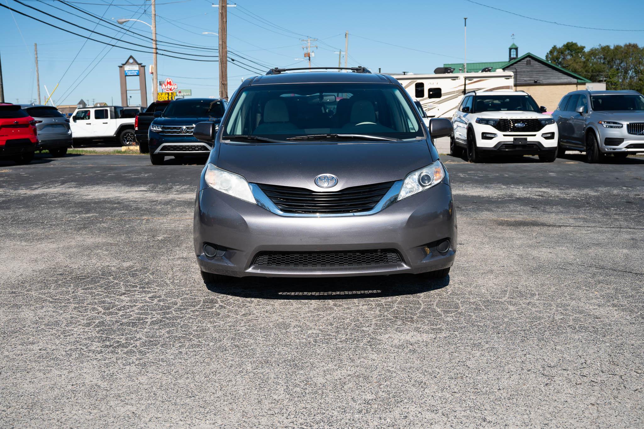 Toyota Sienna LE FWD 8-Passenger V6 2013