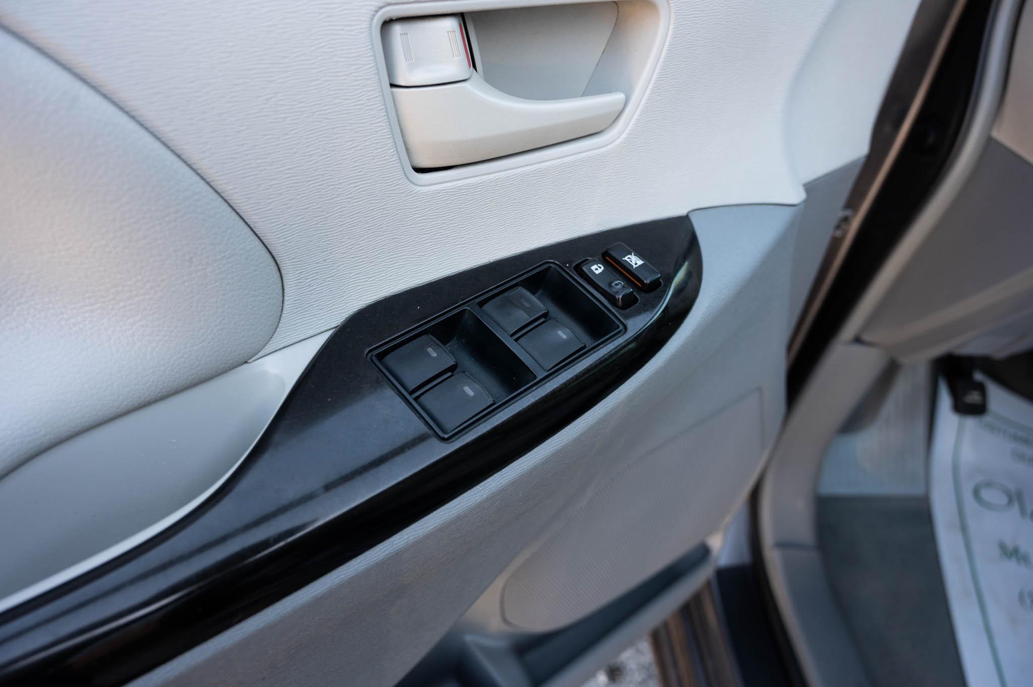 Toyota Sienna LE FWD 8-Passenger V6 2013