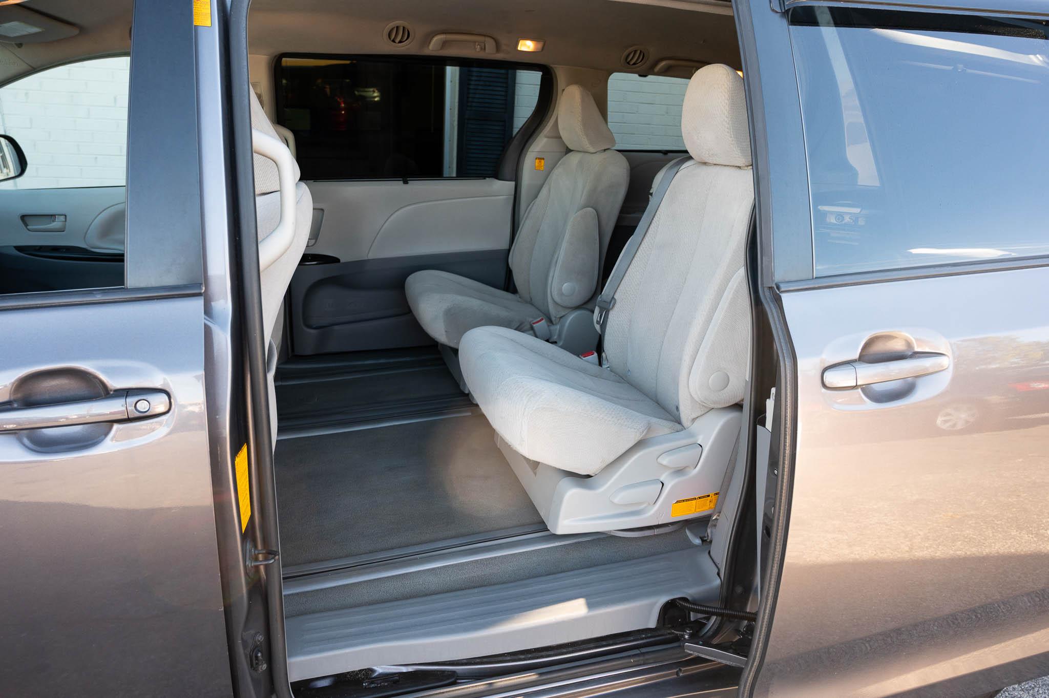 Toyota Sienna LE FWD 8-Passenger V6 2013