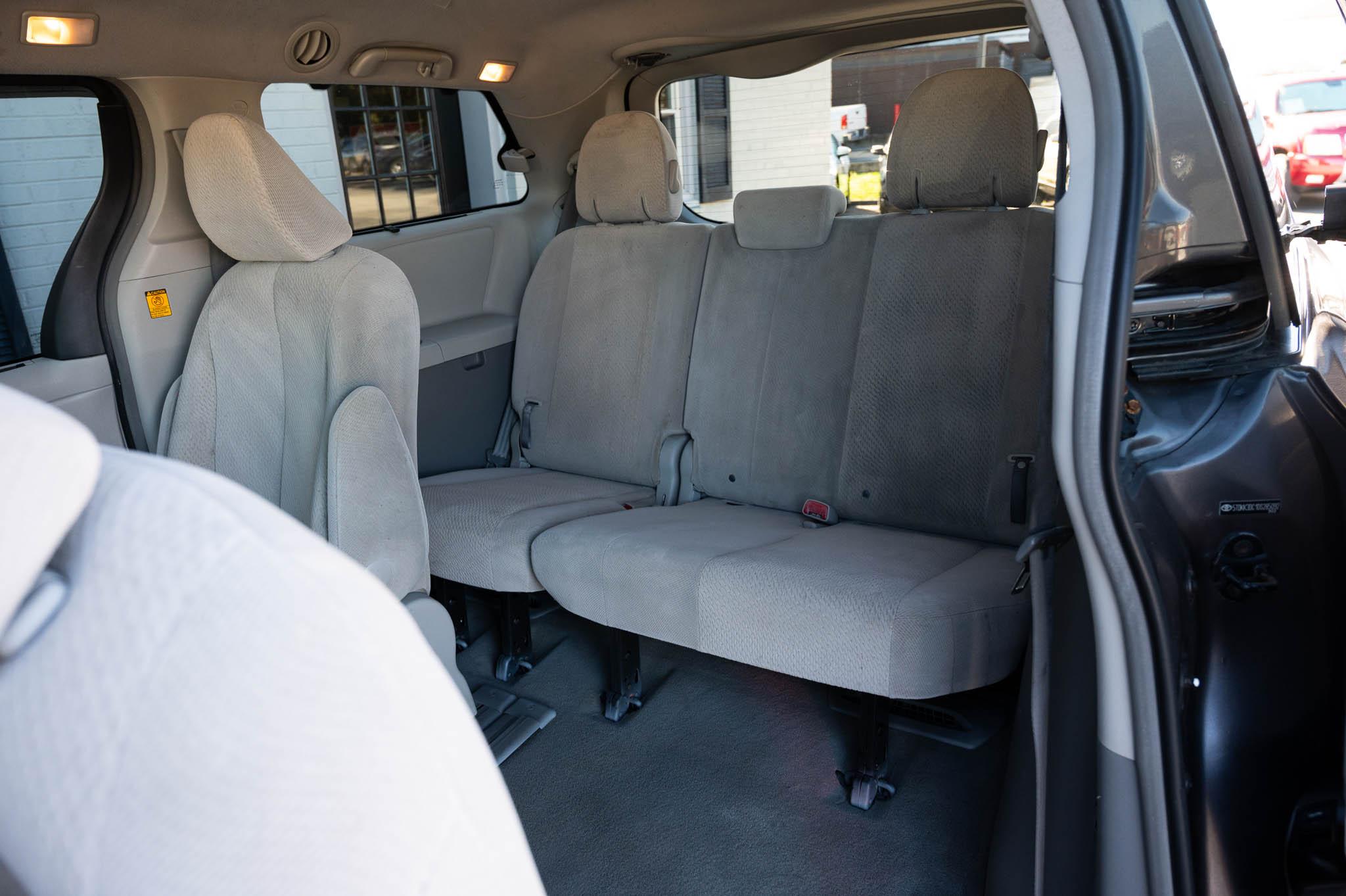 Toyota Sienna LE FWD 8-Passenger V6 2013