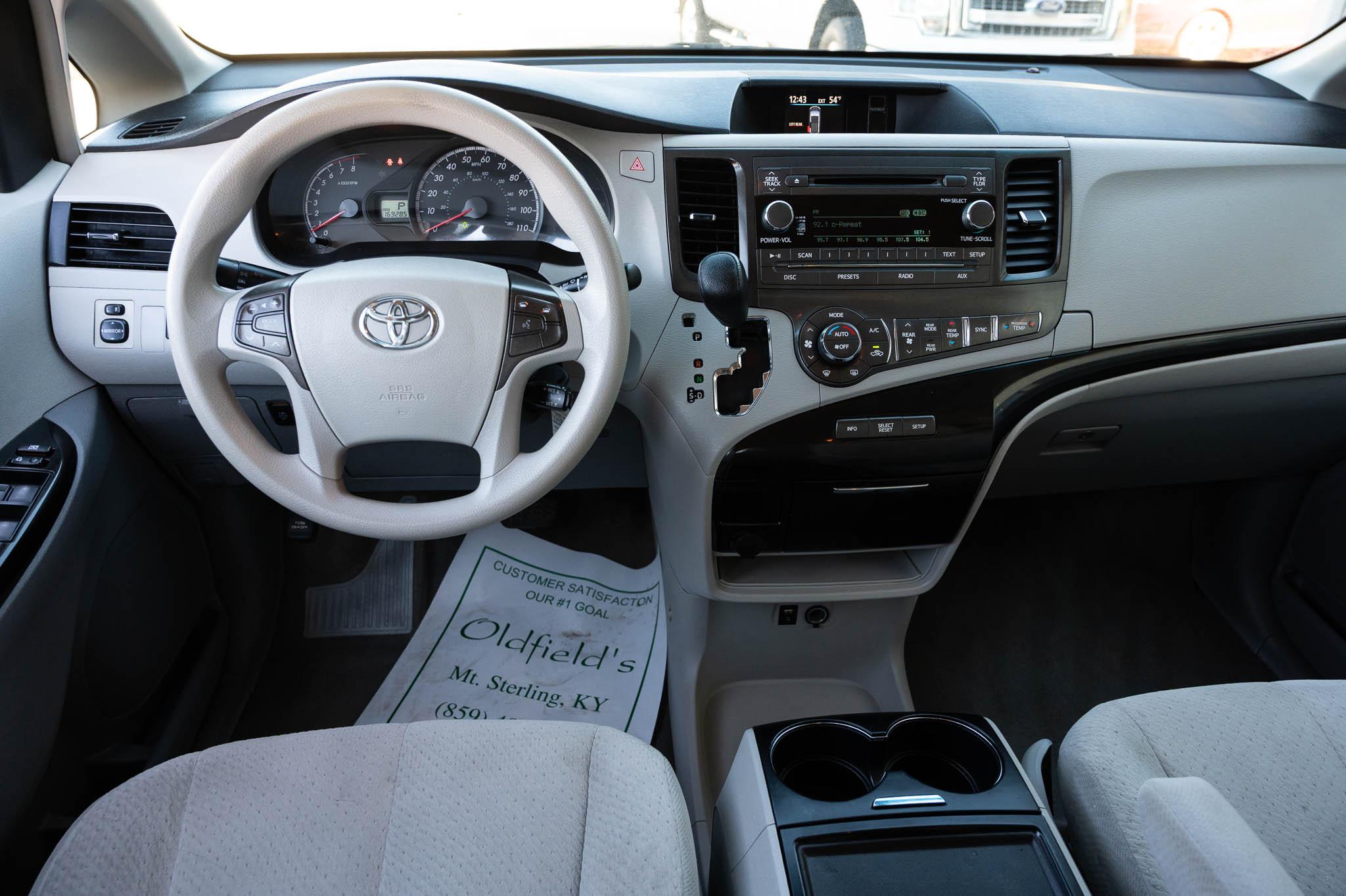 Toyota Sienna LE FWD 8-Passenger V6 2013