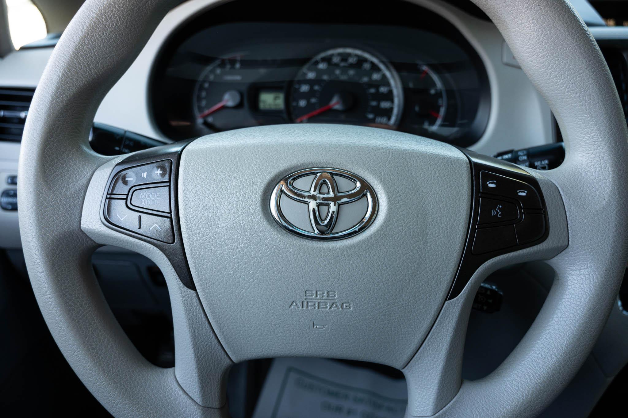 Toyota Sienna LE FWD 8-Passenger V6 2013