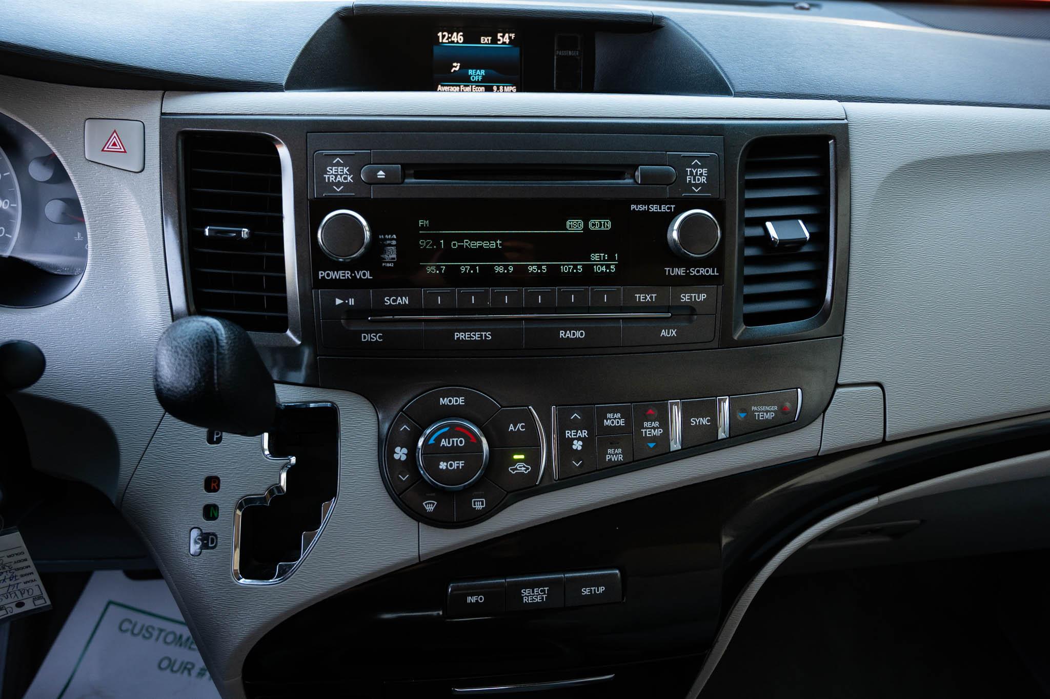 Toyota Sienna LE FWD 8-Passenger V6 2013