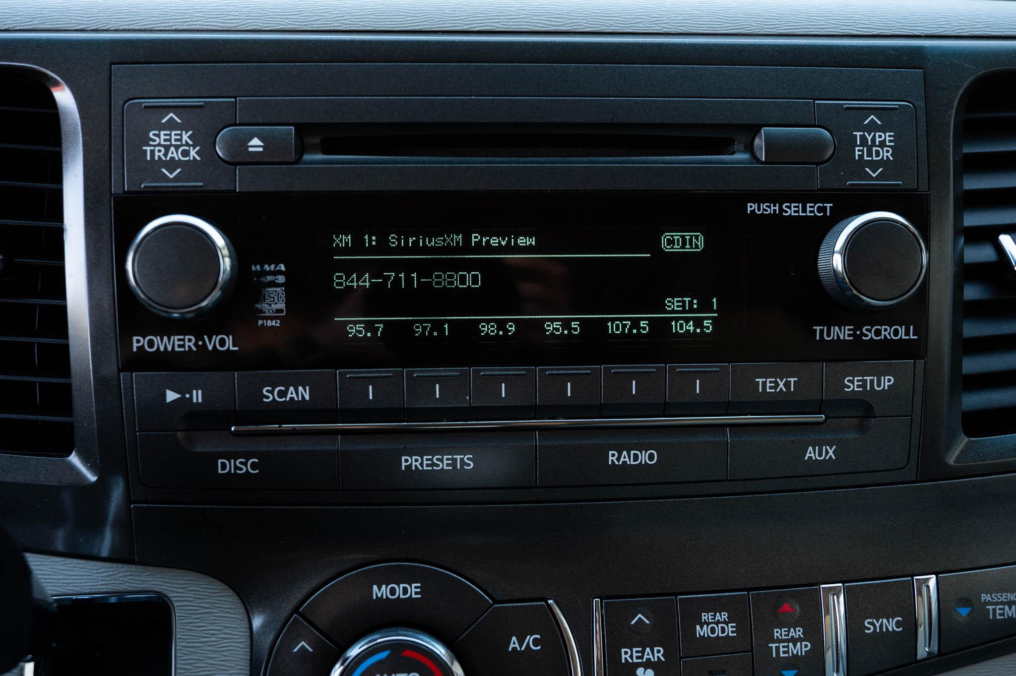 Toyota Sienna LE FWD 8-Passenger V6 2013