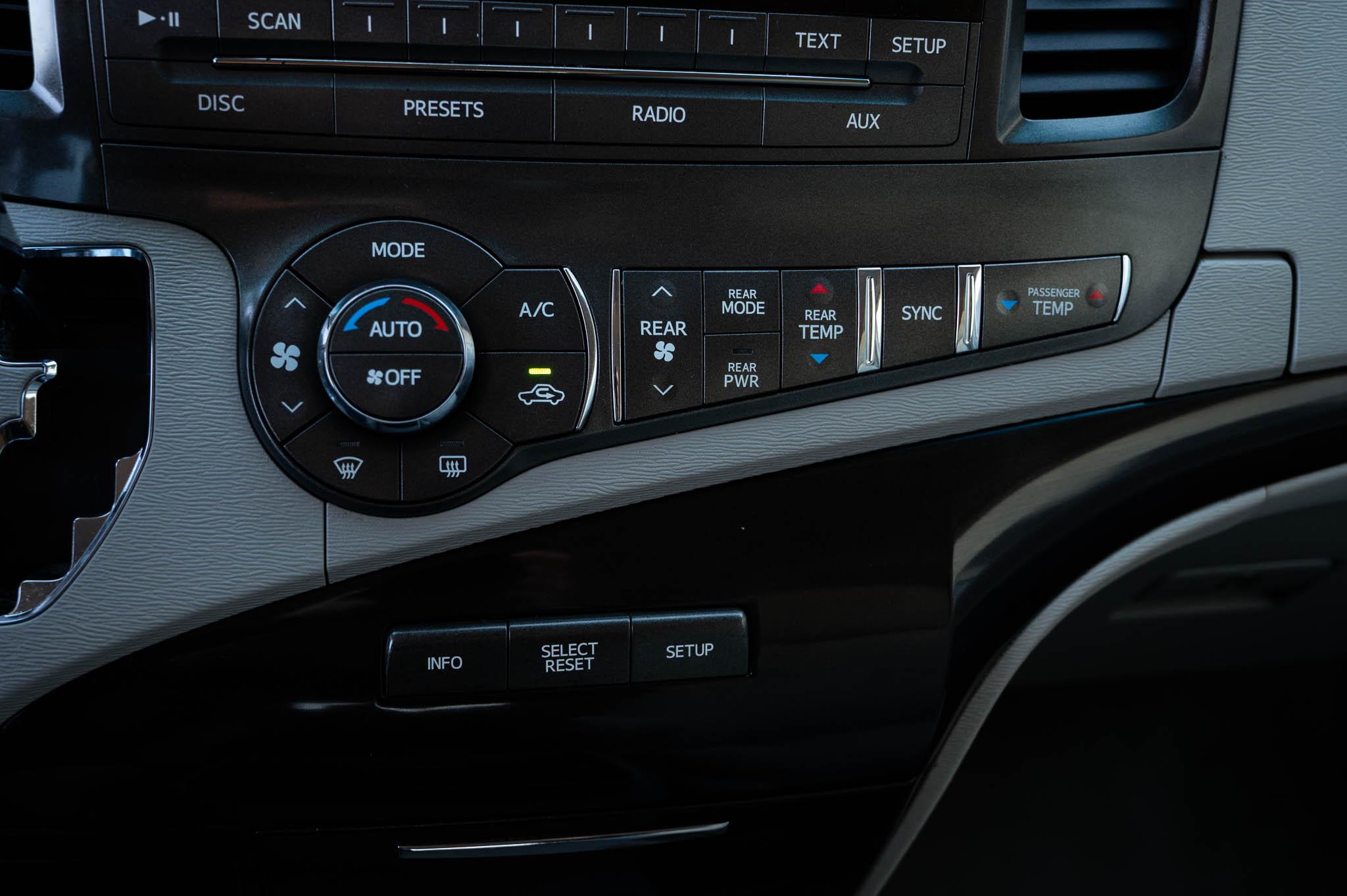 Toyota Sienna LE FWD 8-Passenger V6 2013