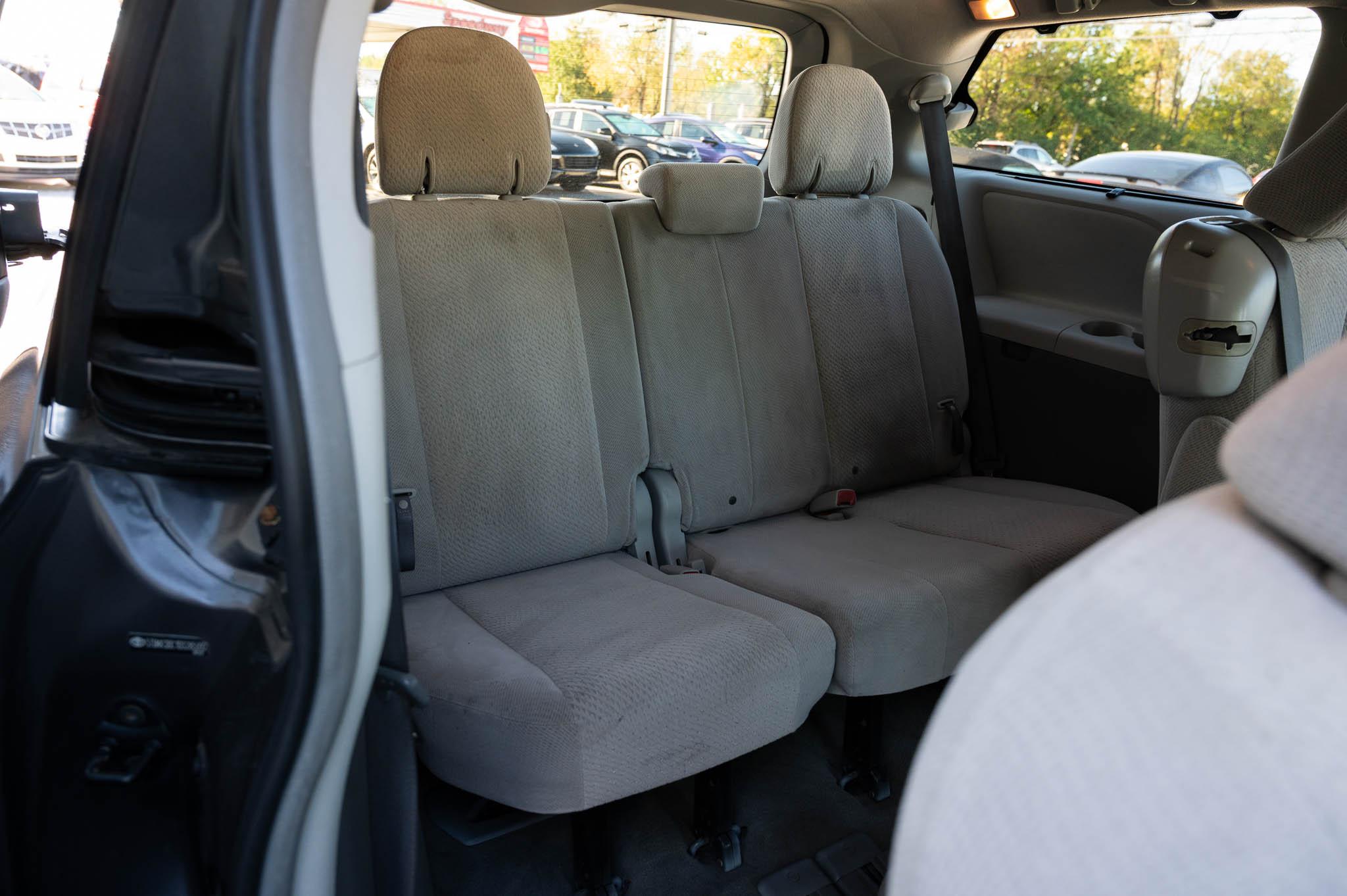 Toyota Sienna LE FWD 8-Passenger V6 2013