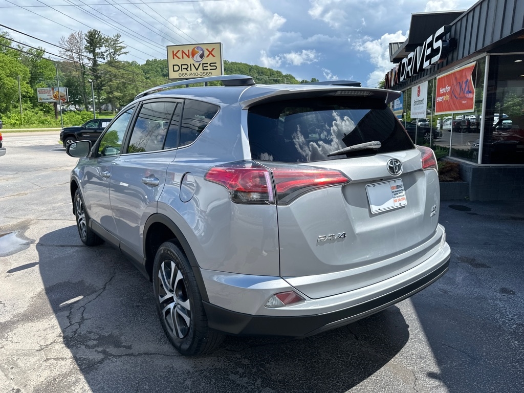 Toyota RAV4 LE AWD (Natl) 2017