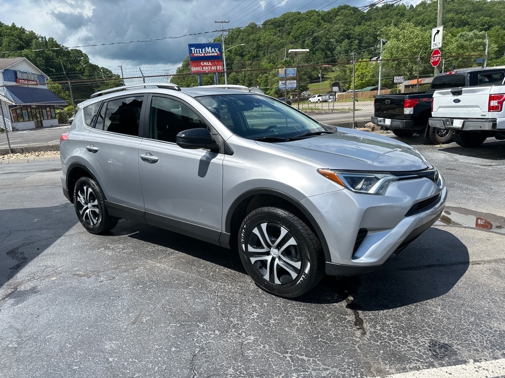 Toyota RAV4 LE AWD (Natl) 2017