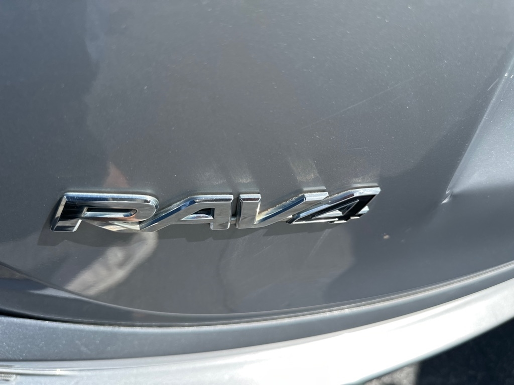 Toyota RAV4 LE AWD (Natl) 2017