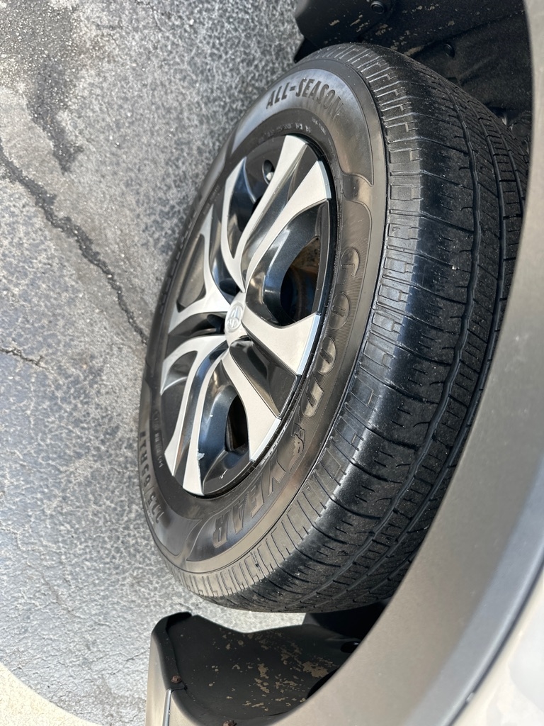 Toyota RAV4 LE AWD (Natl) 2017